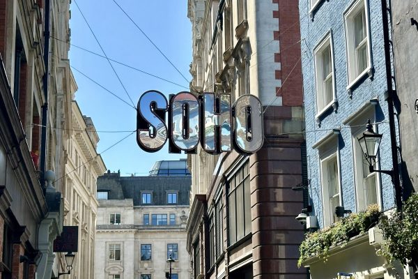 Mayfair to Soho English immersion tour