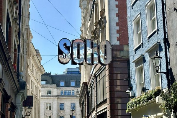 Mayfair to Soho English immersion tour