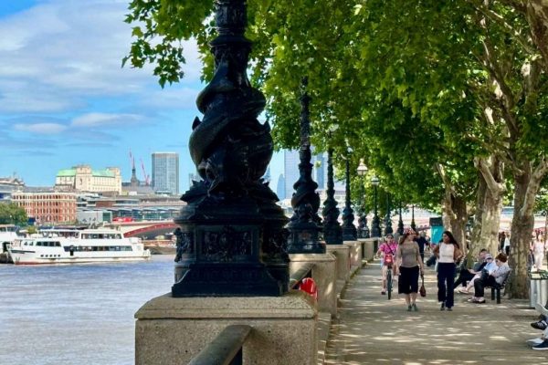English immersion tour along South Bank London with Your London Tutor